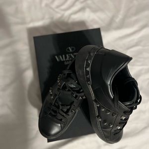 Valentino ROCKSTUD UNTITLED SNEAKER IN CALFSKIN LEATHER